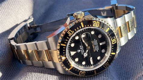 la figura del polpo nella cassa del rolex sea dweller|rolex sea dweller explained.